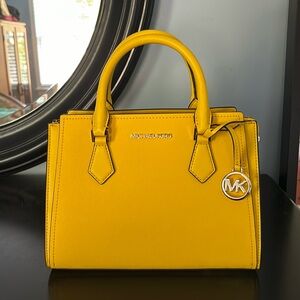 Brand New without tags Michael Kors Purse